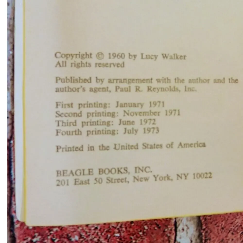 Love in a Cloud‎ Lucy Walker 1973 Beagle Books #7 Vintage Romance PB